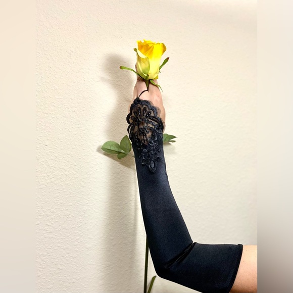 LOVARTS BEAUTY Long Wedding Gloves Lace Bridal Fancy Dress Prom Opera Gloves - Picture 4 of 11